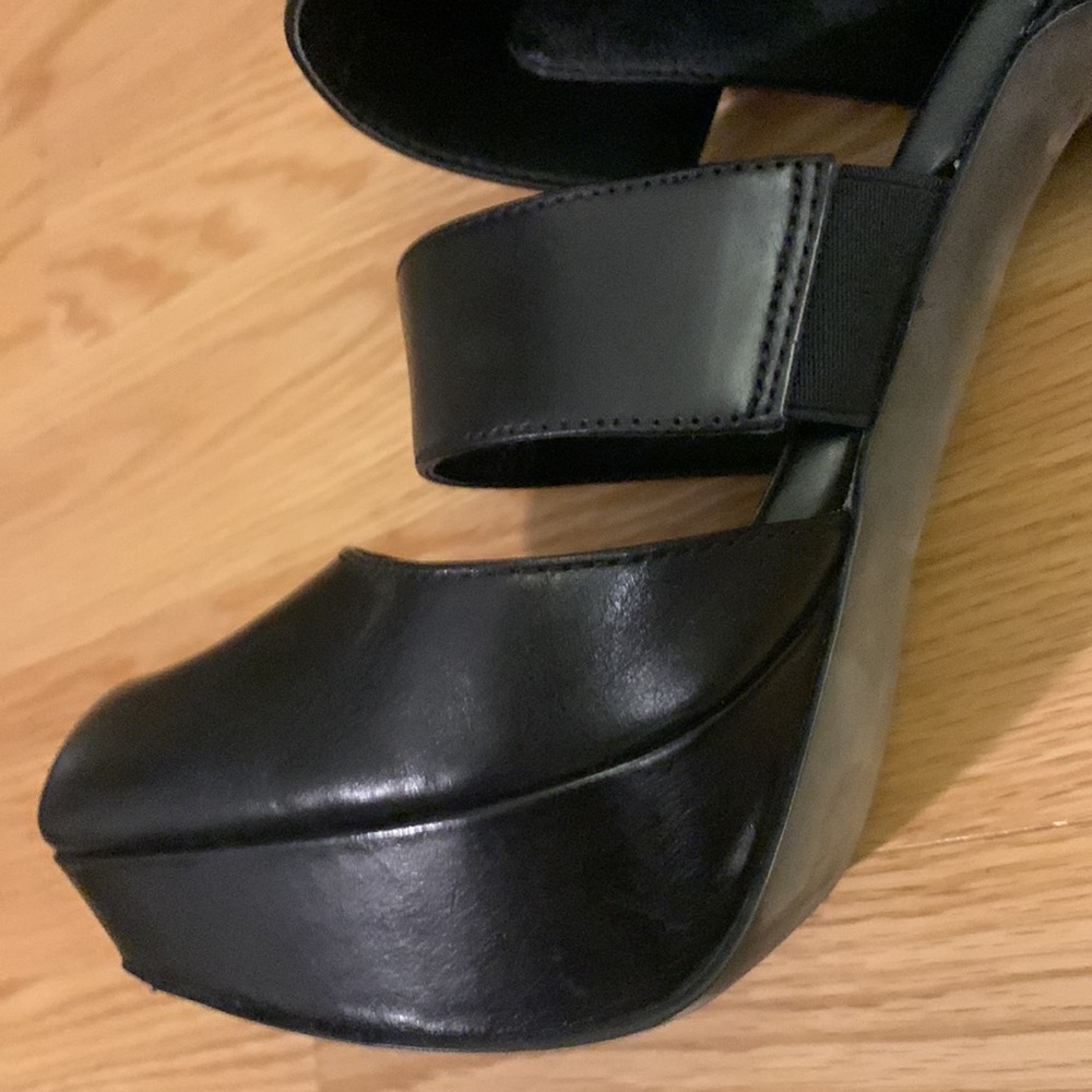 Stylish pair of leather heels / stiletto - Picture 6 of 8